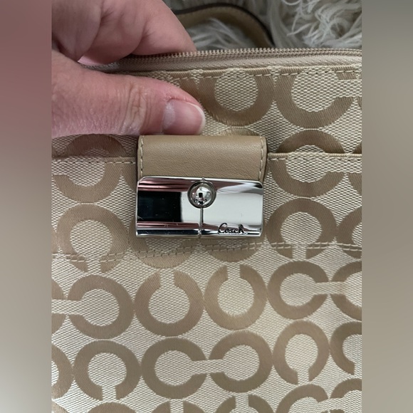 Coach Signature authentic crossbody bag - Picture 3 of 8